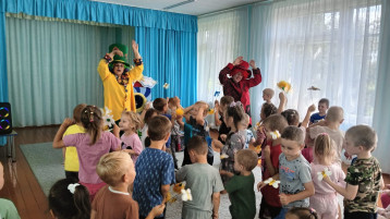 Сегодня в наш детский сад приезжал театр! Сегодня в наш детский сад приезжал театр! .